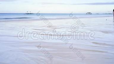 早上在天堂海滩上，<strong>白沙</strong>清澈的水。 慢动作，沉默.. 菲律宾，长滩岛，<strong>白沙</strong>滩..